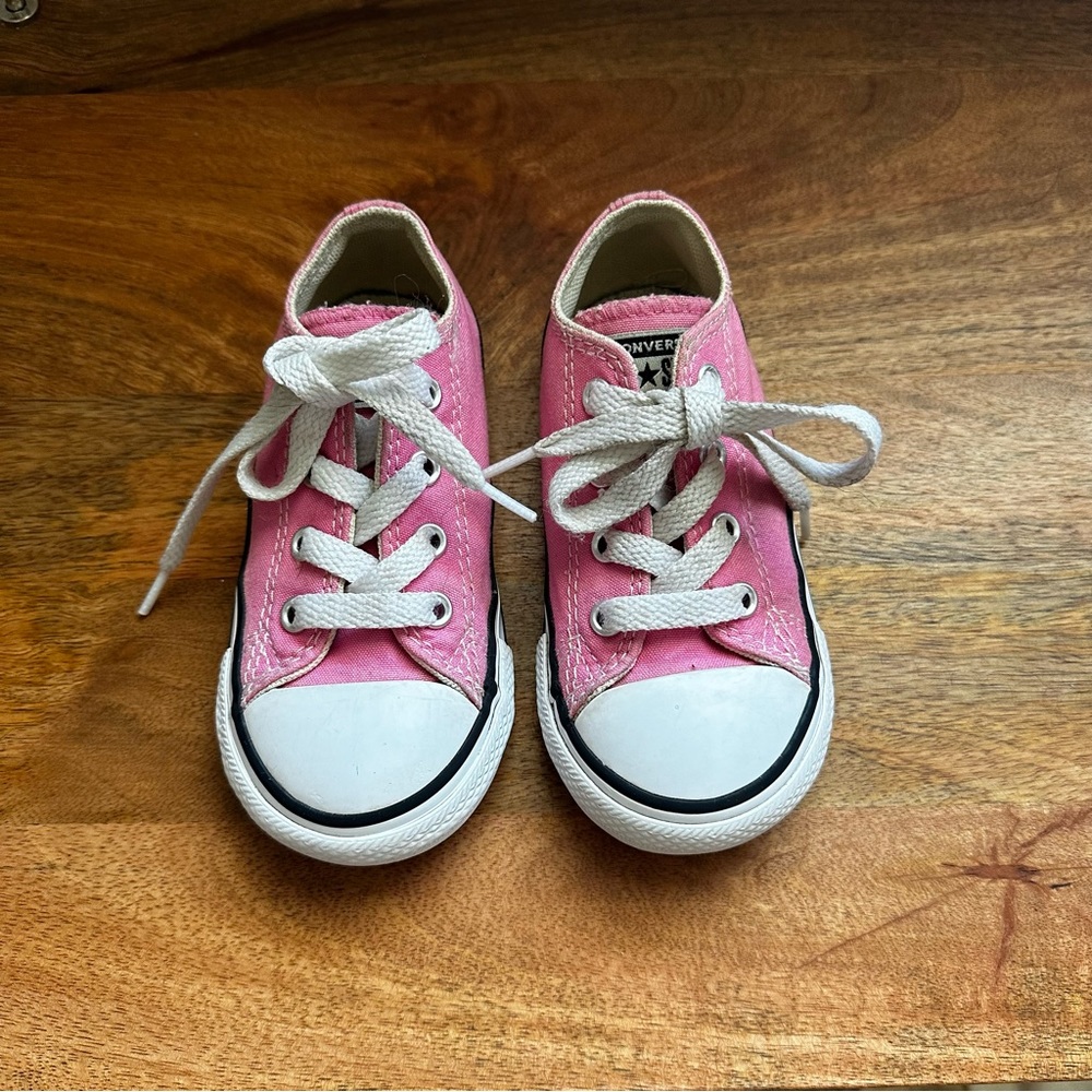 Toddler pink converse size 7